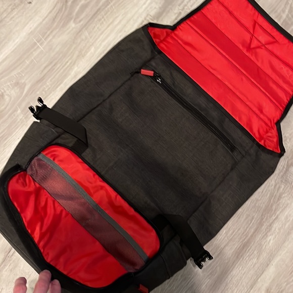 OGIO Ruck Backpack - Grey Red - Picture 4 of 6